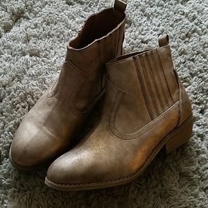Universal Thread Boots